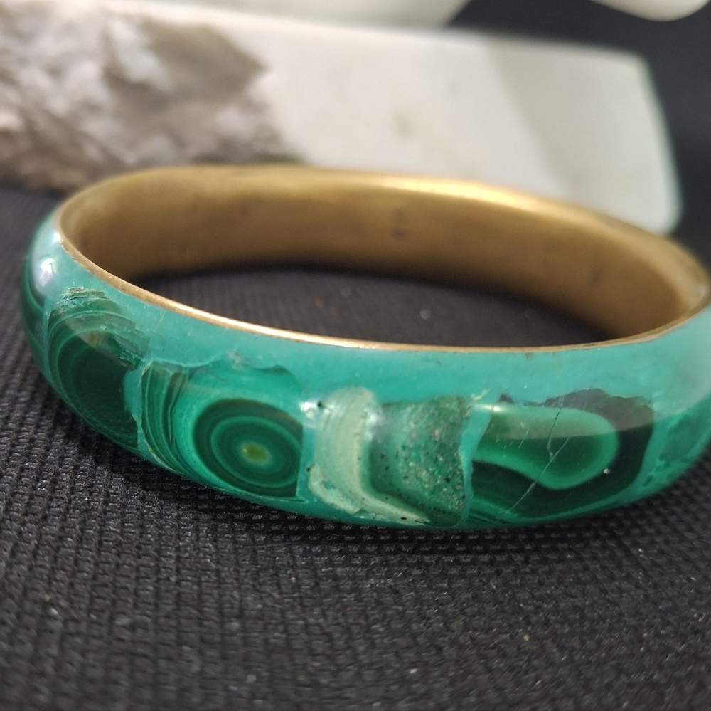 VINTAGE natural malachite inlaid handmade bangle With Brass Interior - Picture 4 of 10